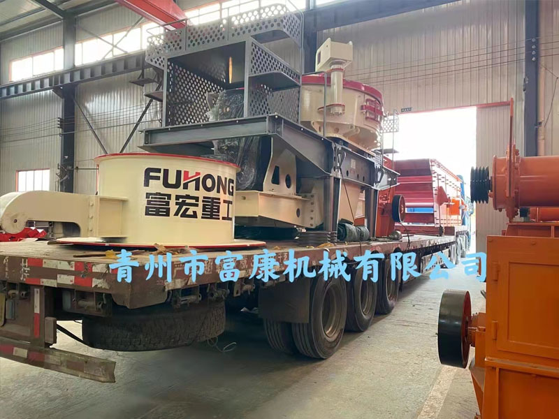 移動破碎機廠家制砂設(shè)備發(fā)貨現(xiàn)場